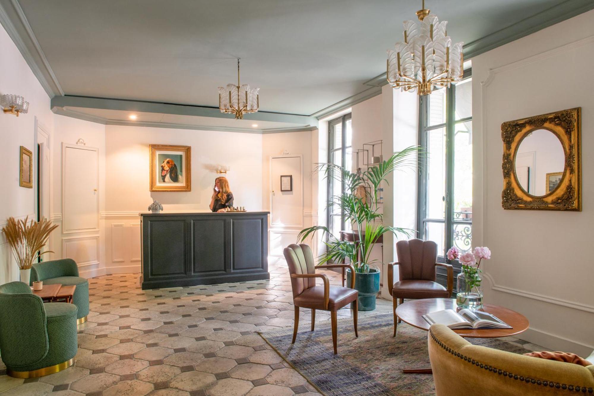 Hotel De La Porte Doree Paris Exterior photo